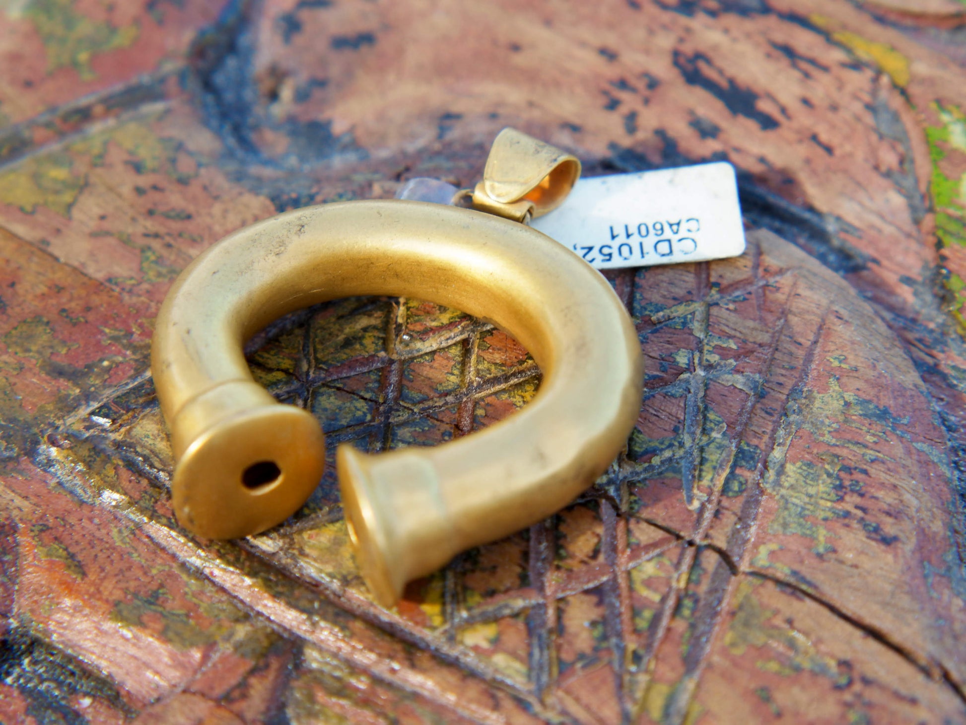 pendaglio in argento placcato oro 24 kt stile maya azteco, classici simboli della cultura sud americana  pezzo unico   dimensioni 4.5x5 cm, spessore 1.5 cm, peso29 gr   per maggiori info, foto o dettagli contattare watshapp 0039 3338778241 mail info@etniko.it pinterest / facebook / instagram: etnikobycrosato