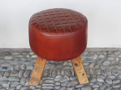 Pouff, sgabello Indiano imbottito, prodotto artigianalmente ed assemblato a mano.  Dimensioni diametro 39 h 46 cm.