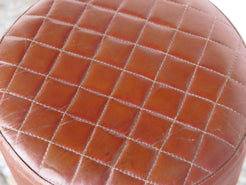 Pouff, sgabello Indiano imbottito, prodotto artigianalmente ed assemblato a mano.  Dimensioni diametro 39 h 46 cm.
