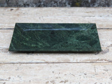 Carica l&#39;immagine nel visualizzatore di Gallery, piattino in marmo ideale anche come portasapone, svuota tasche, portacandele... dimensioni  25.5 x 15.5  h 1.5cm   disponibili altri pezzi, misure e colori   per ulteriori info o foto : info@etniko.it 0039 3338778241 ig/fb : etniko by crosato etsy : etnikobycrosato