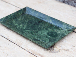 piattino in marmo ideale anche come portasapone, svuota tasche, portacandele... dimensioni  25.5 x 15.5  h 1.5cm   disponibili altri pezzi, misure e colori   per ulteriori info o foto : info@etniko.it 0039 3338778241 ig/fb : etniko by crosato etsy : etnikobycrosato