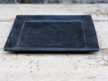 Carica l&#39;immagine nel visualizzatore di Gallery, piatto in marmo ideale anche come portasapone, svuota tasche, portacandele... dimensioni 23x23 h 1.5cm  disponibili altri pezzi, misure e colori   per ulteriori info o foto : info@etniko.it 0039 3338778241 ig/fb : etniko by crosato etsy : etnikobycrosato