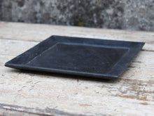 Carica l&#39;immagine nel visualizzatore di Gallery, piatto in marmo ideale anche come portasapone, svuota tasche, portacandele... dimensioni 23x23 h 1.5cm  disponibili altri pezzi, misure e colori   per ulteriori info o foto : info@etniko.it 0039 3338778241 ig/fb : etniko by crosato etsy : etnikobycrosato