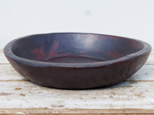 Carica l&#39;immagine nel visualizzatore di Gallery, piatto in legno ricavato da un unico tronco di legno. usato in principio come piatto , setaccio per esiccare i cereali . tronco unico di teak massello databile inizio / metà 900 .  dimensioni diametro 36 h7cm.   disponibili vari modelli , contattare per info ed ulteriori foto info@etniko.it 0039 3338778241 fb/ig : etnikobycrosato
