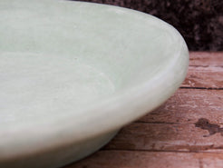 Piatto, centrotavola, ciotola tadelakt, un intonaco di origine marocchina tipico della città di Marrakech, un metodo completamente ecologico basato sull'utilizzo di calce idrata, sapone nero, pigmenti naturali e cere. Dimensioni Diametro 46 h8cm.