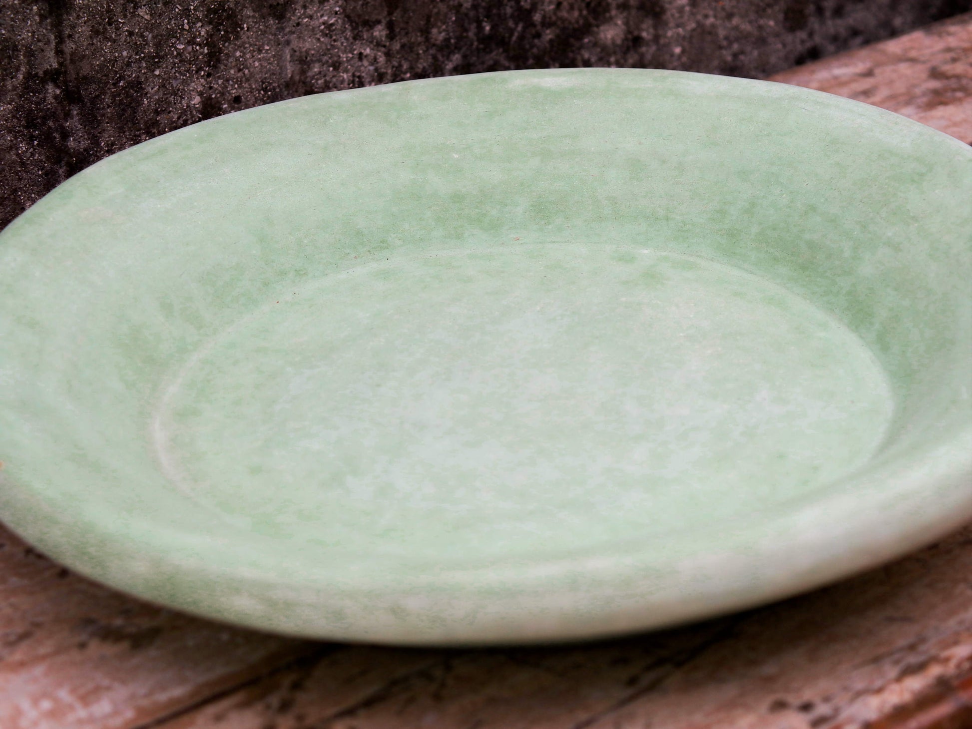 Piatto, centrotavola, ciotola tadelakt, un intonaco di origine marocchina tipico della città di Marrakech, un metodo completamente ecologico basato sull'utilizzo di calce idrata, sapone nero, pigmenti naturali e cere. Dimensioni Diametro 46 h8cm.