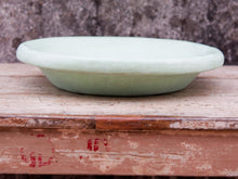 Carica l&#39;immagine nel visualizzatore di Gallery, Piatto, centrotavola, ciotola tadelakt, un intonaco di origine marocchina tipico della città di Marrakech, un metodo completamente ecologico basato sull&#39;utilizzo di calce idrata, sapone nero, pigmenti naturali e cere. Dimensioni Diametro 37 h6cm.