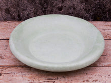 Carica l&#39;immagine nel visualizzatore di Gallery, Piatto, centrotavola, ciotola tadelakt, un intonaco di origine marocchina tipico della città di Marrakech, un metodo completamente ecologico basato sull&#39;utilizzo di calce idrata, sapone nero, pigmenti naturali e cere. Dimensioni Diametro 37 h6cm.