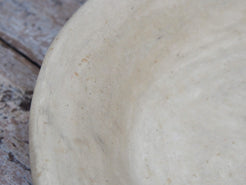 Piatto, centrotavola, ciotola tadelakt, un intonaco di origine marocchina tipico della città di Marrakech, un metodo completamente ecologico basato sull'utilizzo di calce idrata, sapone nero, pigmenti naturali e cere. Dimensioni Diametro 52 h10cm.