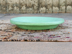 Piatto, centrotavola, ciotola tadelakt, un intonaco di origine marocchina tipico della città di Marrakech, un metodo completamente ecologico basato sull'utilizzo di calce idrata, sapone nero, pigmenti naturali e cere. Dimensioni Diametro 53 h8cm.
