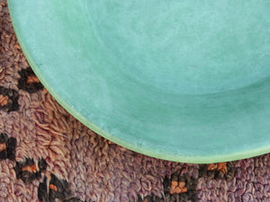 Piatto, centrotavola, ciotola tadelakt, un intonaco di origine marocchina tipico della città di Marrakech, un metodo completamente ecologico basato sull'utilizzo di calce idrata, sapone nero, pigmenti naturali e cere. Dimensioni Diametro 53 h8cm.