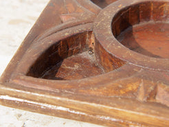 piatto in legno di teak intarsiato e inciso, impiegato in india come portaspezie . Ideale anche come svuotasche, portacandele, oggetto di arredo..  dimensioni 17x17xh4cm   disponibili vari modelli, per info e foto ulteriori contattare  info@etniko.it 0039 3338778241 instagram, facebook e pinterest : etnikobycrosato