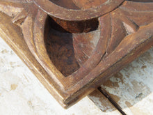 Carica l&#39;immagine nel visualizzatore di Gallery, piatto in legno di teak intarsiato e inciso, impiegato in india come portaspezie . Ideale anche come svuotasche, portacandele, oggetto di arredo..  dimensioni 17x17xh4cm   disponibili vari modelli, per info e foto ulteriori contattare  info@etniko.it 0039 3338778241 instagram, facebook e pinterest : etnikobycrosato