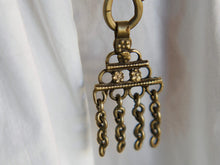 Carica l&#39;immagine nel visualizzatore di Gallery, Collana in lega di argento e legno finemente lavorata tipica del rajastahn tribale indiano. COMPOSTA DA ELEMENTI RECUPERATI DA VECCHIE COLLANE , ORECCHINI , PENDAGLI ... pendaglio finale 2x8cm montato su filo di cotone, elementi a tubo e monete.  Collana lunghezza 84 cm, peso 42 gr