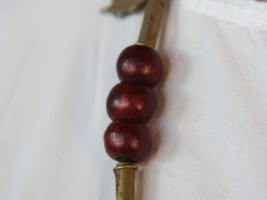 Collana in lega di argento e legno finemente lavorata tipica del rajastahn tribale indiano. COMPOSTA DA ELEMENTI RECUPERATI DA VECCHIE COLLANE , ORECCHINI , PENDAGLI ... pendaglio finale 1.5x8cm montato su filo di cotone, elementi a tubo e monete.  Collana lunghezza 68 cm, peso61 gr