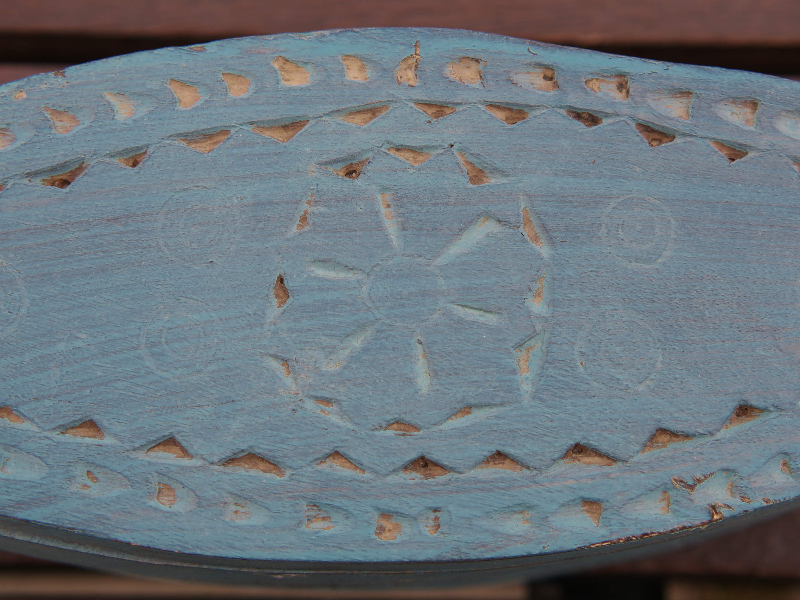 scatolina portatikka, portaspezie indiana in legno inciso, dipinta azzurra. scatolina con apertura scorrevole , incisa a mano , pezzo unico lavorato a mano .  dimensioni 37x12 h12 cm  euro 55 scontato euro 38    per ulteriori info o foto whatsapp 0039 3338778241 mail info@etniko.it https://www.pinterest.it/etnikobycrosato/_saved/ https://www.facebook.com/etnikobycrosato https://www.instagram.com/etnikobycrosato/