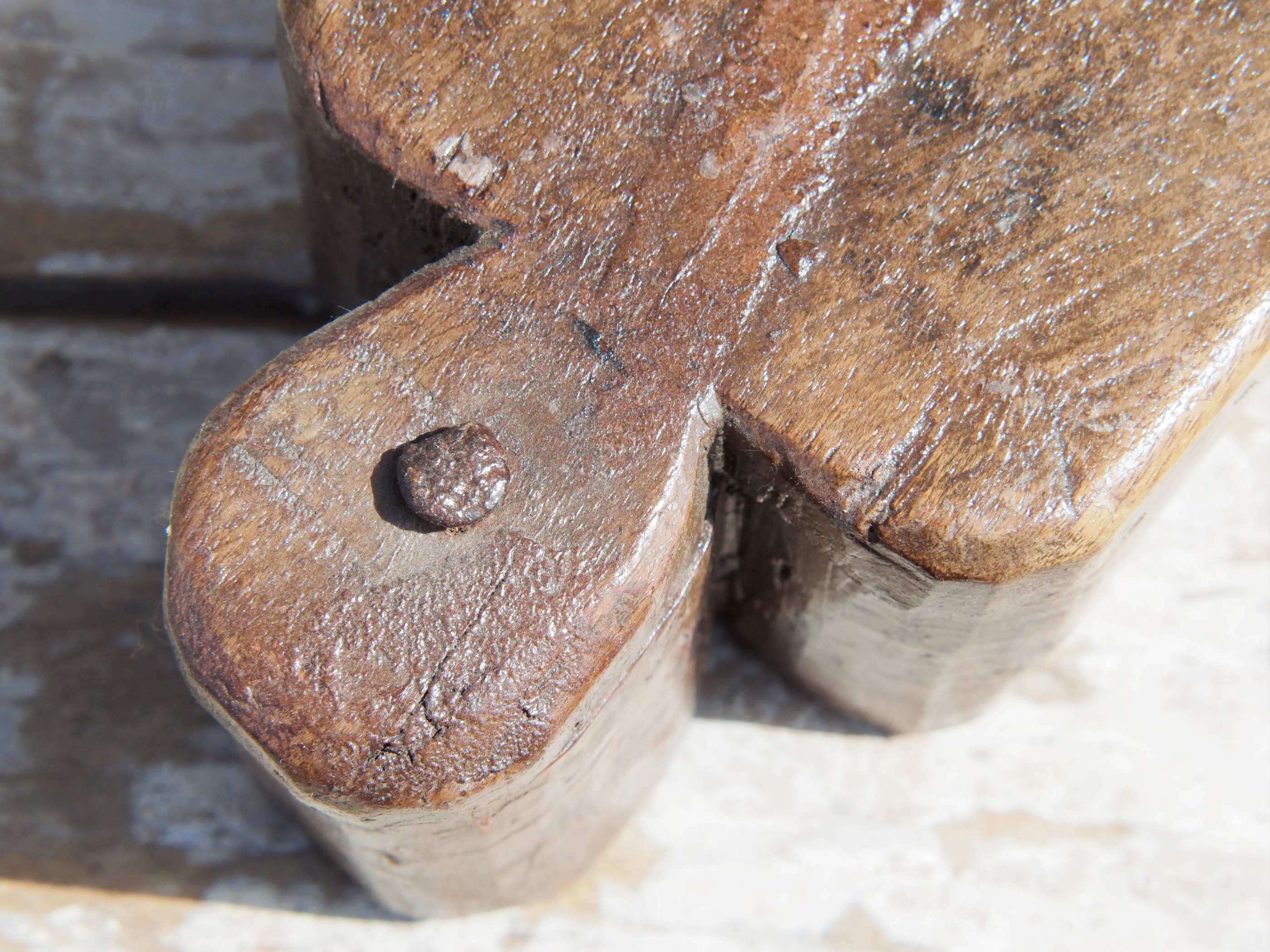scatolina portatikka, portaspezie indiana in legno inciso. scatolina con apertura scorrevole, incisa a mano, pezzo unico.  dimensioni 28x11 h 9 cm    per ulteriori info o foto whatsapp 0039 3338778241 mail info@etniko.it https://www.pinterest.it/etnikobycrosato/_saved/ https://www.facebook.com/etnikobycrosato https://www.instagram.com/etnikobycrosato/