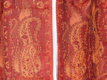 Carica l&#39;immagine nel visualizzatore di Gallery, Scialle in lana ricamato, tipica lavorazione del nord india. Lana lavorata finissima per formare trasparenza ed effetto double faces, il design è a doppia faccia che crea un aspetto di due diversi scialli. Lavare a secco sempre.  dimensioni 35x160cm, peso 80 grammi