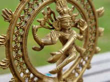 Carica l&#39;immagine nel visualizzatore di Gallery,  statuetta in lega di metalli raffigurante la divinità Siva o Shiva Nataraja peso 990 gr  dimensioni 16x5 h20cm