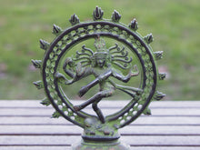 Carica l&#39;immagine nel visualizzatore di Gallery, statua indiana in bronzo raffigurante shiwa , shiva .peso 1350 gr misure 24x19x6 cm
