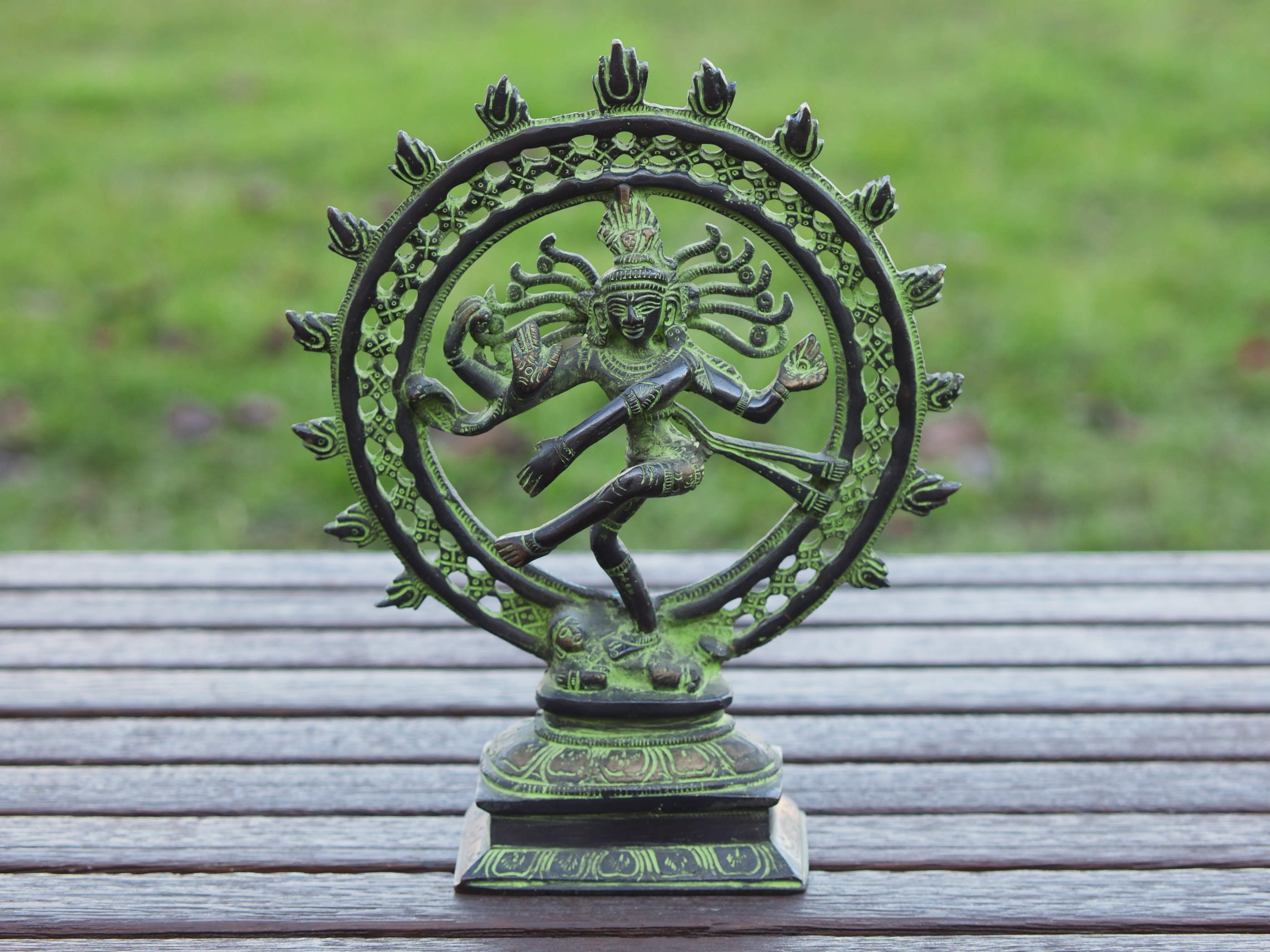 statua indiana in bronzo raffigurante shiwa , shiva .peso 1350 gr misure 24x19x6 cm