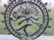 Carica l&#39;immagine nel visualizzatore di Gallery, statua indiana in bronzo raffigurante shiwa , shiva .peso 1350 gr misure 24x19x6 cm