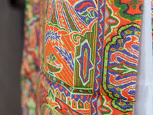 Carica l&#39;immagine nel visualizzatore di Gallery, Coloratissimo scialle indiano in seta e cotone, lavorato artigianalmente nella regione del Rajasthan. Per la sua incredibile leggerezza e versatibilità si puo&#39; indossare sia come copri spalla che avvolta al collo in ogni momento dell&#39;anno.  dimensioni 70x200cm peso 120grammi    disponibile in vari colori e fantasie, per info o foto watshapp 3338778241 mail info@etniko.it