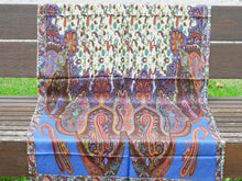 Carica l&#39;immagine nel visualizzatore di Gallery, Coloratissimo scialle indiano in seta e cotone, lavorato artigianalmente nella regione del Rajasthan. Per la sua incredibile leggerezza e versatibilità si puo&#39; indossare sia come copri spalla che avvolta al collo in ogni momento dell&#39;anno.  dimensioni 70x200cm peso 120grammi    disponibile in vari colori e fantasie, per info o foto watshapp 3338778241 mail info@etniko.it