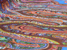 Carica l&#39;immagine nel visualizzatore di Gallery, Coloratissimo scialle indiano in seta e cotone, lavorato artigianalmente nella regione del Rajasthan. Per la sua incredibile leggerezza e versatibilità si puo&#39; indossare sia come copri spalla che avvolta al collo in ogni momento dell&#39;anno.  dimensioni 70x200cm peso 120grammi    disponibile in vari colori e fantasie, per info o foto watshapp 3338778241 mail info@etniko.it