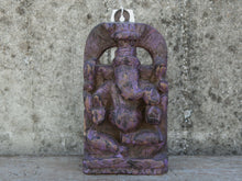 Carica l&#39;immagine nel visualizzatore di Gallery, Statua Divinità Ganesha in legno dipinta di provenienza Indiana. Dimensioni 12x5 h22cm.