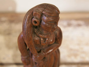 vecchia statua indiana raffigurante guardiano sikh in legno di teak inciso, lavorata artigianalmente con basamento. toglieno dil basamento si può appendere a parete. databile anni 50/60 india, Rajasthan    disponibili altri modelli per info contattare watshapp 0039 3338778241 mail info@etniko.it facebook/ instagram/ etsy : etnikobycrosato