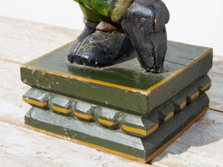statua indiana in legno di mango inciso e dipinta raffigurante guardiano del palazzo del maharaja . lavorata artigianalmente . databile seconda metà '900, India, Rajasthan.  dimensioni 22x18 h51cm.    disponibili altri modelli per info contattare 0039 3338778241 watshapp info@etniko.it mail facebook/ instagram/ etsy : etnikobycrosato