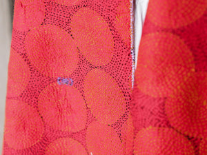 Tipico scialle indiano in seta lavorato con la tecnica khanta, double face. peso 80 grammi, dimensioni 40x200cm.