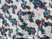 Carica l&#39;immagine nel visualizzatore di Gallery, scialle indiano in lana goffrata, lavorata interamente a mano, dalla filatura alla tinta con coloranti vegetali  peso 180grammi, dimensioni circa 65x200cm