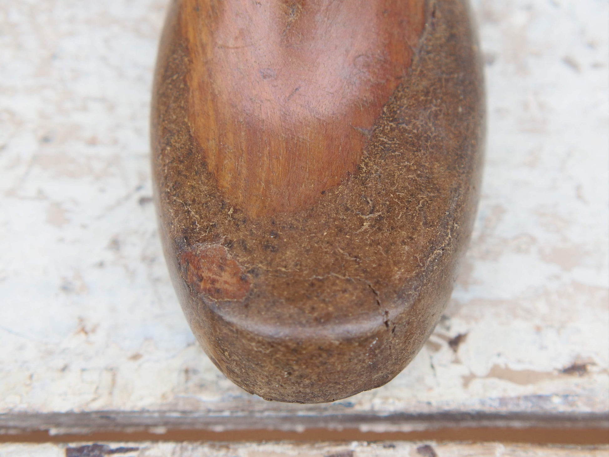 Stampo Piede Usato Dai Calzolai In India Per Creare Scarpe. In Legno DI Teak E' Ricavato Da Un Unico Tronco. Nella Parte Plantare Ha Un Gancio Per Essere Appeso. Dimensioni 26x9 h10cm.   per ulteriori info o foto https://www.pinterest.it/etnikobycrosato/_saved/ https://www.facebook.com/etnikobycrosato https://www.instagram.com/etnikobycrosato/ 0039 3338778241 info@etniko.it