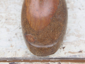 Stampo Piede Usato Dai Calzolai In India Per Creare Scarpe. In Legno DI Teak E' Ricavato Da Un Unico Tronco. Nella Parte Plantare Ha Un Gancio Per Essere Appeso. Dimensioni 26x9 h10cm.   per ulteriori info o foto https://www.pinterest.it/etnikobycrosato/_saved/ https://www.facebook.com/etnikobycrosato https://www.instagram.com/etnikobycrosato/ 0039 3338778241 info@etniko.it