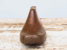Carica l&#39;immagine nel visualizzatore di Gallery, Stampo Piede Usato Dai Calzolai In India Per Creare Scarpe. In Legno DI Teak E&#39; Ricavato Da Un Unico Tronco. Nella Parte Plantare Ha Un Gancio Per Essere Appeso. Dimensioni 26x9 h10cm.   per ulteriori info o foto https://www.pinterest.it/etnikobycrosato/_saved/ https://www.facebook.com/etnikobycrosato https://www.instagram.com/etnikobycrosato/ 0039 3338778241 info@etniko.it