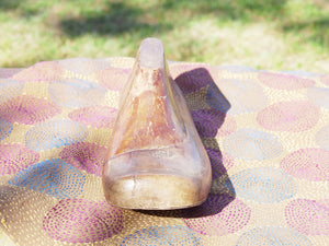 Stampo piede usato dai calzolai in India per creare scarpe. In legno di teak è ricavato da un unico tronco. Nella parte plantare ha un gancio per essere appeso.  Dimensioni 26x10 h8cm.