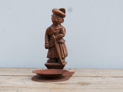 vecchia statua indiana in legno di teak inciso lavorata artigianalmente con basamento. togliendo il basamento si può appendere a parete . databile anni 50/60. zona di provenienza Rajasthan.