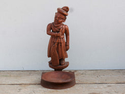 vecchia statua indiana in legno di teak inciso lavorata artigianalmente con basamento. togliendo il basamento si può appendere a parete . databile anni 50/60. zona di provenienza Rajasthan.