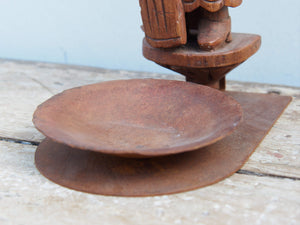 vecchia statua indiana in legno di teak inciso lavorata artigianalmente con basamento. togliendo il basamento si può appendere a parete . databile anni 50/60. zona di provenienza Rajasthan.