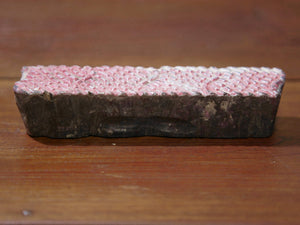 vecchio timbro artigianale in legno per tessuti usato in India per la tradizionale lavorazione print block. ricavato da un unico pezzo di legno intagliato.  dimensioni 15x3 prof.3cm.