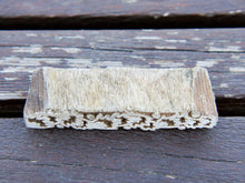 Carica l&#39;immagine nel visualizzatore di Gallery, Timbro artigianale in legno per tessuti usato in India per la tradizionale lavorazione print block. Ricavato da un unico pezzo di legno intagliato. Stampo utilizzato per cornici su muro, tessuti, carta ecc...  Dimensioni 8x1.5 prof.3 cm