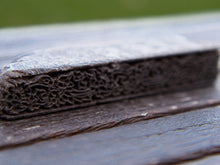 Carica l&#39;immagine nel visualizzatore di Gallery, Vecchio timbro artigianale in legno per tessuti usato in India per la tradizionale lavorazione print block. Ricavato da un unico pezzo di legno intagliato.  Dimensioni 12x2 prof.3cm   per ulteriori info o dettagli: info@etniko.it 0039 3338778241 ig/fb : etniko by crosato etsy : etnikobycrosato