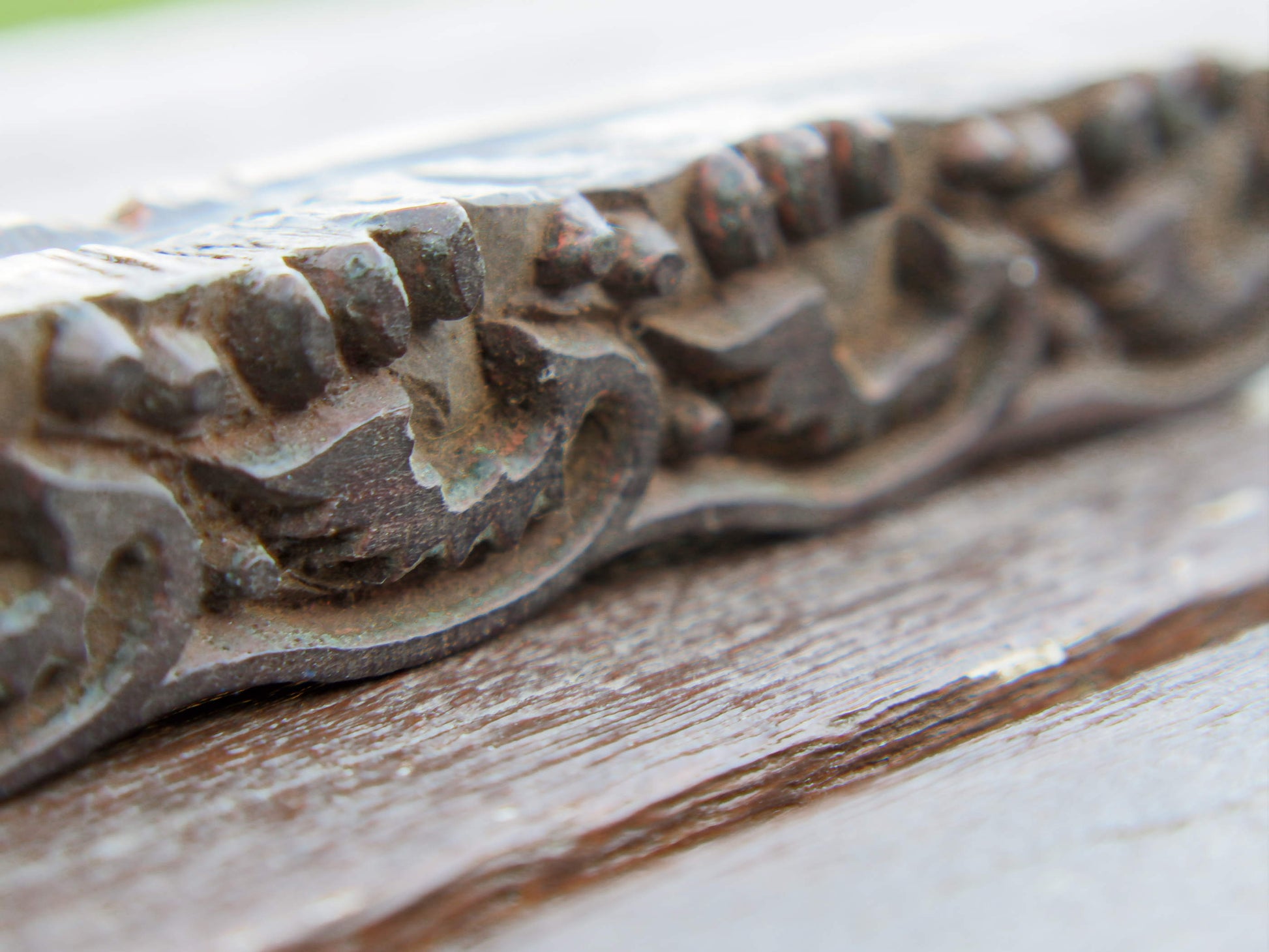 Vecchio timbro artigianale in legno per tessuti usato in India per la tradizionale lavorazione print block.  Ricavato da un unico pezzo di legno intagliato.  Dimensioni 17x2.5  prof.3cm   per ulteriori info o dettagli: info@etniko.it 0039 3338778241 ig/fb : etniko by crosato etsy : etnikobycrosato