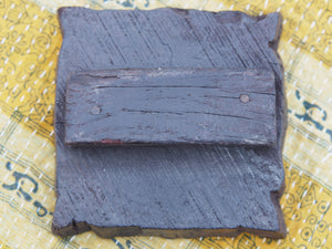 Vecchio timbro artigianale in legno per tessuti usato in India per la tradizionale lavorazione print block. Ricavato da un unico pezzo di legno intagliato.  Dimensioni 15x15 h5cm