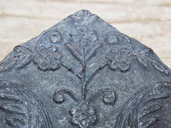 Vecchio timbro artigianale in legno per tessuti usato in India per la tradizionale lavorazione print block. Ricavato da un unico pezzo di legno intagliato.  Dimensioni 15x22 h5cm