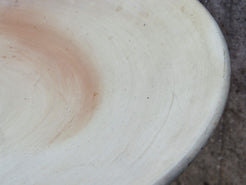 Tavolino Marocco con piano in terracotta e basamento in metallo. Pezzo unico lavorato artigianalmente. Composto da piatto e basamento in metallo scindibili.  Dimensioni diametro 56 h 62cm. 