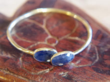 Carica l&#39;immagine nel visualizzatore di Gallery, bracciale indiano fatto a mano in argento 925 dorato   alle estremità ha 2 pietre incastonate e tagliate   radice di zaffiro  19 cm circonferenza regolabile .  pietre 1x1 cm   peso 8 gr   per info ed ulteriori foto info@etniko.it facebook / instagram : etnikobycrosato 0039 3338778241 www.etniko.it pinterest : etnikobycrosato