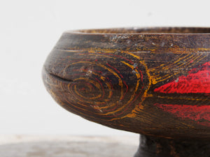 Vecchio vaso In Legno Incavato E Dipinto. Provenienza Cina. Pezzo unico. Dimensioni diametro 25 h14cm.   per info ed ulteriori foto info@etniko.it facebook / instagram : etnikobycrosato 0039 3338778241 info@etniko.it